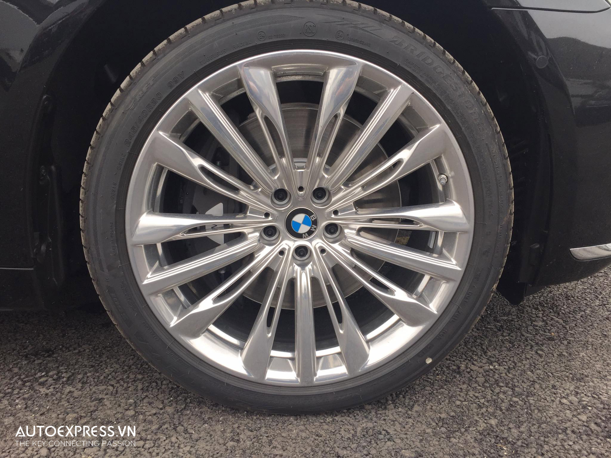 BMW-750Li-2016-8