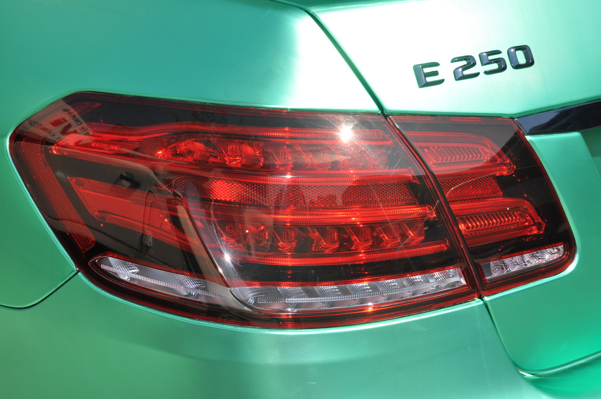 Mercedes E250 AMG với giá chính hãng tại Việt Nam là 2 tỷ 329 triệu