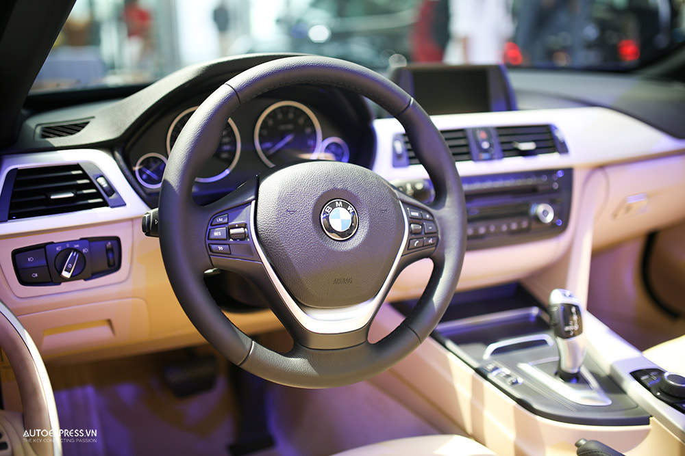  BMW 428i Convertible sở hữu vô lăng thể thao cùng cảm giác lái ấn tượng