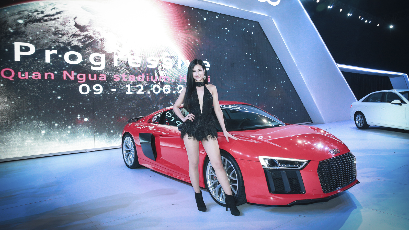 Đông Nhi đã có màn trình diễn sôi động bên Audi R8 V10 Plus tại sự kiện Audi Progressive lần đầu tiên diễn ra tại Việt Nam