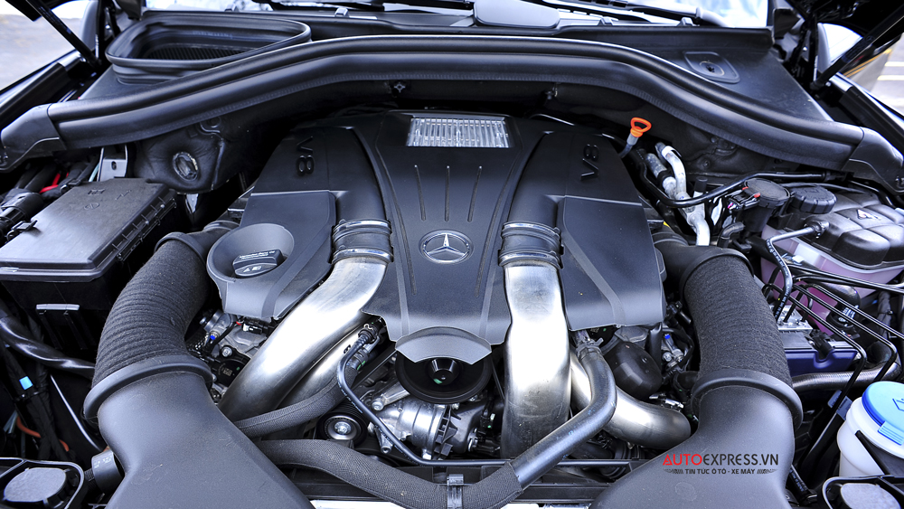 Mercedes-Benz GLS 500 4MATIC với động cơ V8