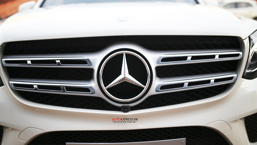 Mercedes-Benz GLS 500 4MATIC giá 6 tỷ đồng cùng mặt ca lăng ấn tượng