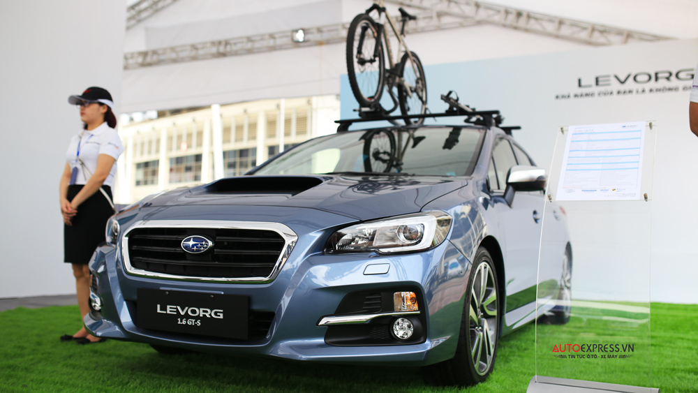 Subaru Levorg 1.6 GT-S xuất hiện tại siêu trình diễn ô tô Subaru Russ Swift Stunt Show 2016 diễn ra tại Hà Nội