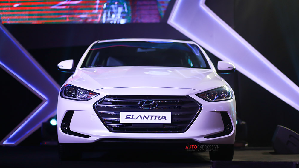 Hyundai Elantra 2016 vừa chính thức ra mắt thị trường Việt Nam với giá bán từ 615 triệu đồng 