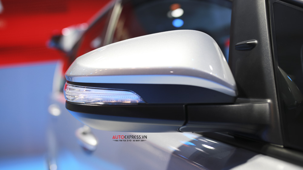 Toyota Innova 2.0E 2016 sử dụng gương chiếu hậu với hệ thống gập tự động