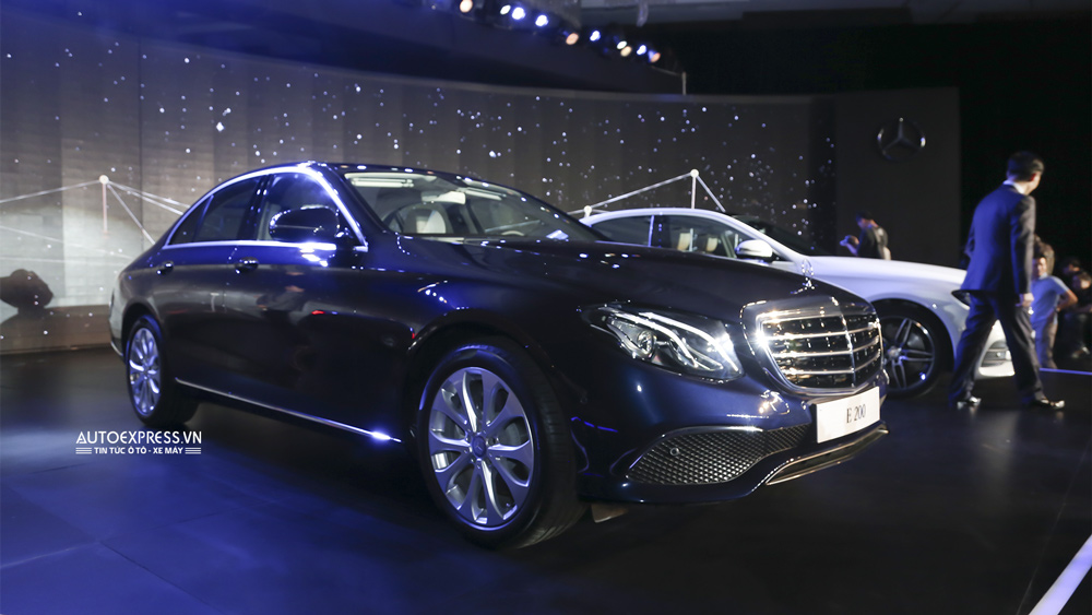 Mercedes-Benz E 200 thế hệ mới chào giá 2,099 tỷ đồng tại Việt Nam