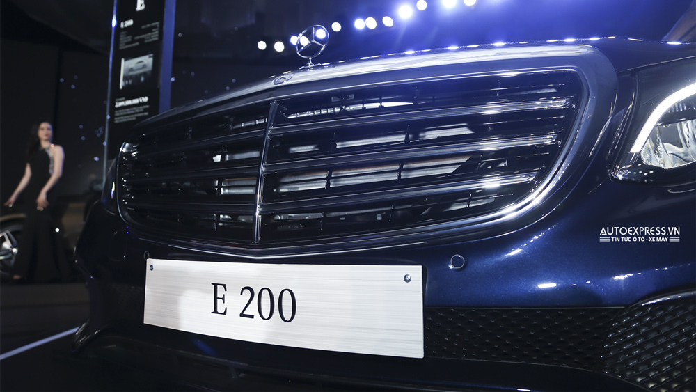 Mercedes-Benz E 200 2017 thế hệ mới với lưới tản nhiệt đặc trưng