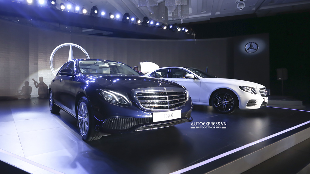 Mercedes-Benz E 200 thế hệ mới giá 2,1 tỷ đồng vừa ra mắt khách hàng Việt