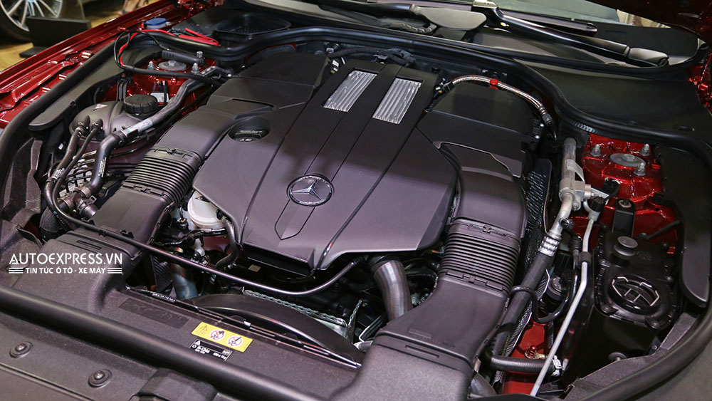 Động cơ V6 của xe SL 400 Mercedes-Benz.