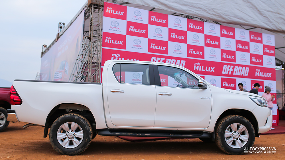 Một số hình ảnh ngoại thất Toyota Hilux 2016 mới phiên bản 2.8L 6AT.