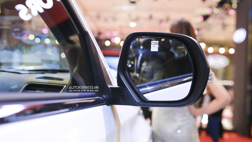 Mitsubishi Pajero Sport Premium 2016 hoàn toàn mới với gương chiếu hậu có tầm quan sát lớn