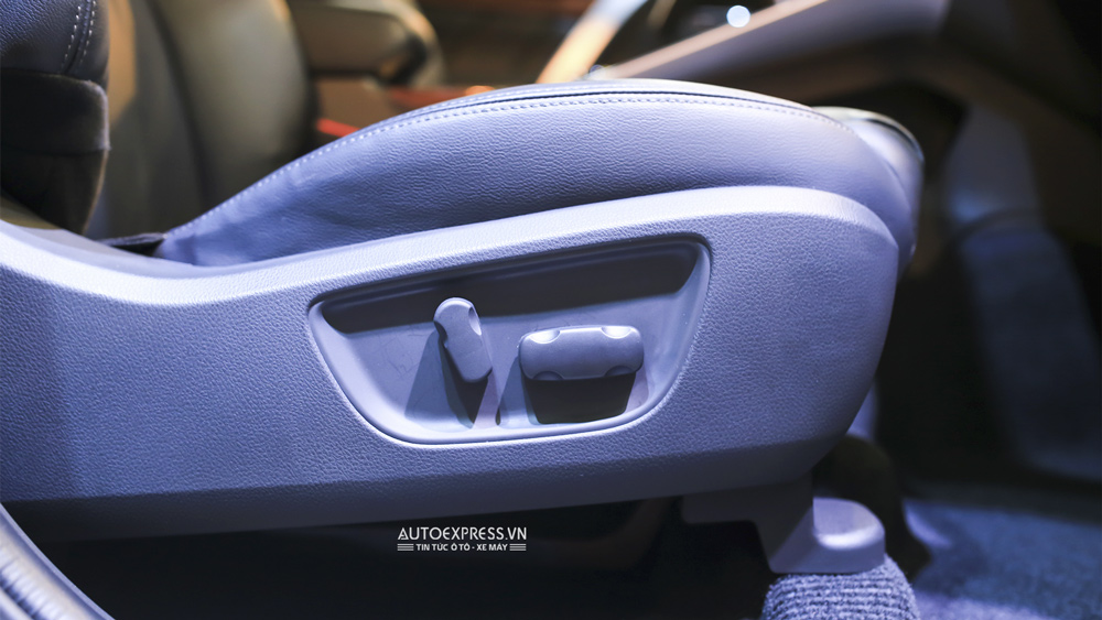 Mitsubishi Pajero Sport Premium 2016 hoàn toàn mới sở hữu ghế lái chỉnh điện