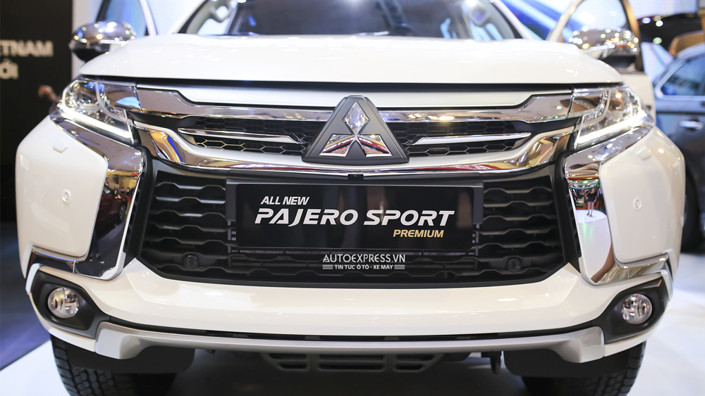 Mitsubishi Pajero Sport Premium 2016 hoàn toàn mới sở hữu lưới tản nhiệt ấn tượng