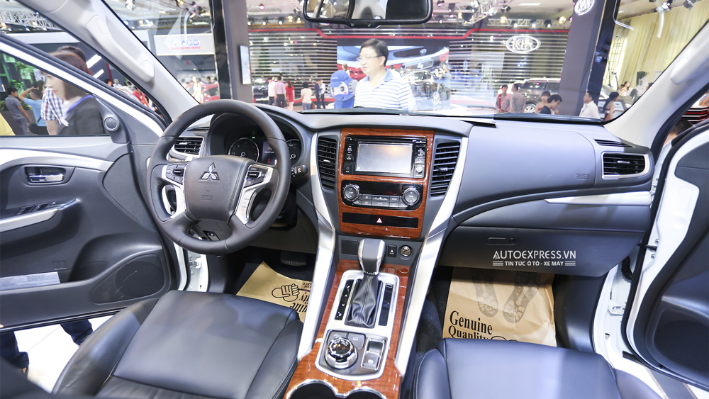 Mitsubishi Pajero Sport Premium 2016 hoàn toàn mới sở hữu khoang cabin rộng rãi