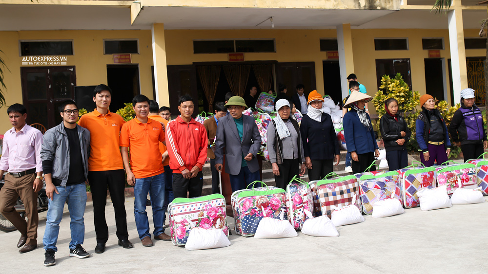 CLB Hyundai Grand i10 Việt Nam tặng quà tại xã Cồn Thoi, Ninh Bình