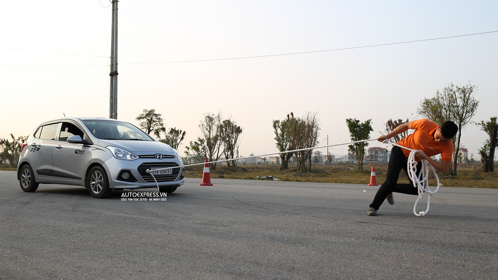 Sinh nhật CLB Hyundai Grand i10 Việt Nam thú vị với phần kéo xe