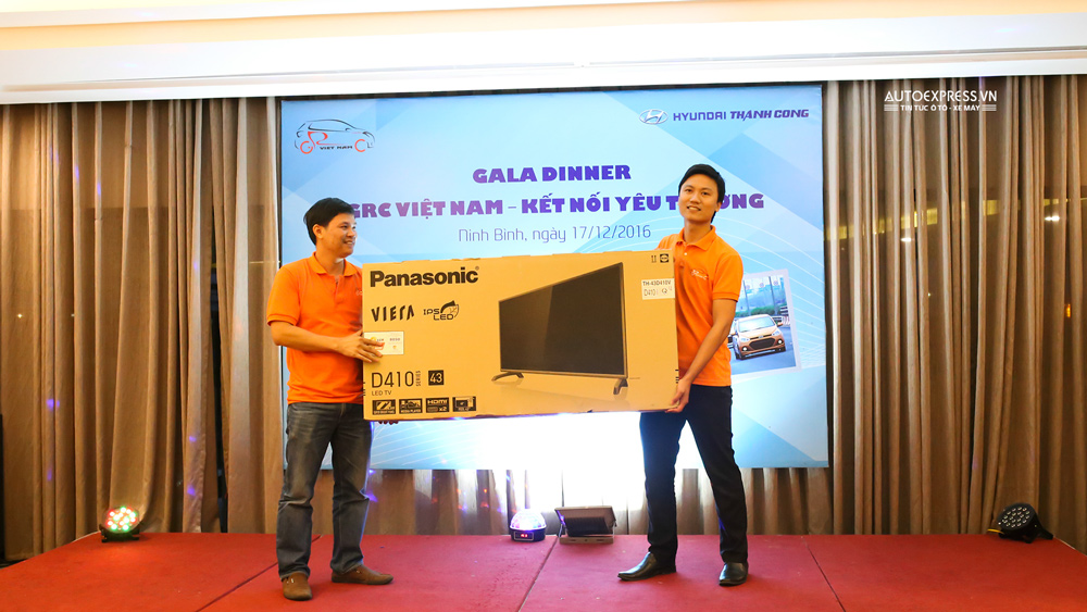 Phần thưởng giá trị lớn dành cho anh Phạm Tiến Đạt sau khi chiến thắng ở phần thi Gamecar tại sinh nhật GRC Việt Nam
