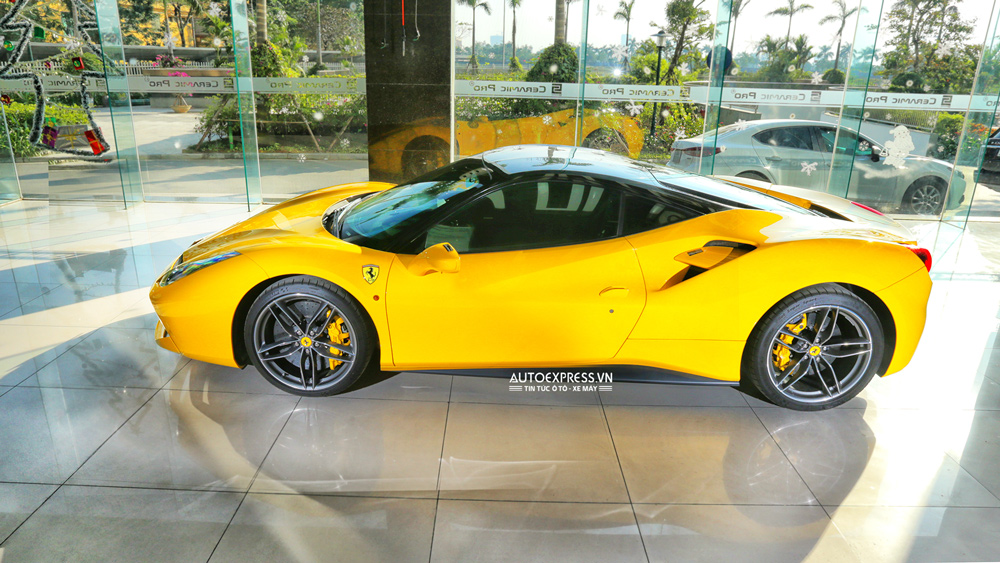 Ferrari 488 GTB màu vàng có công suất cực đại 670 mã lực