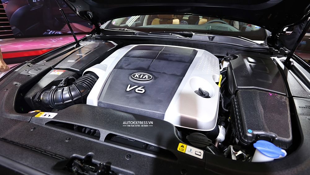 Kia Quoris 2016 được trang bị động cơ V6