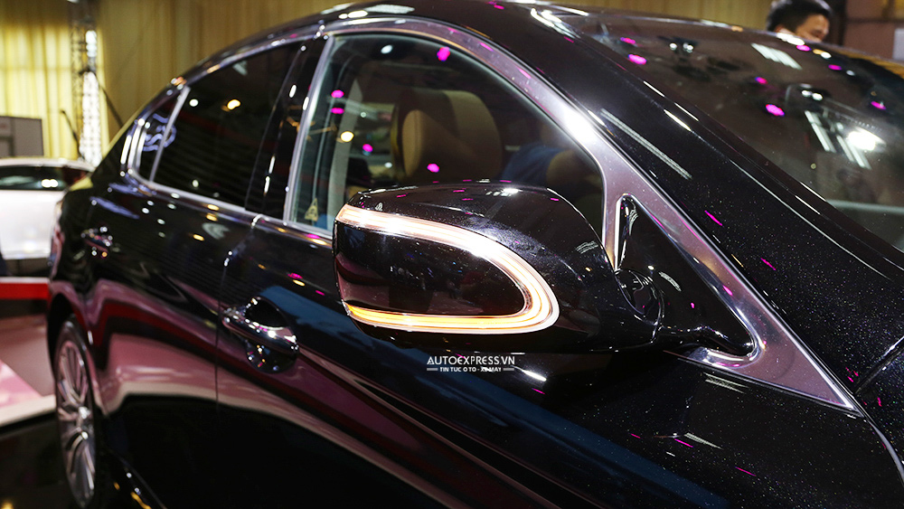 Gương chiếu hậu tích hợp xi nhan LED lạ mắt trên Kia Quoris 2016