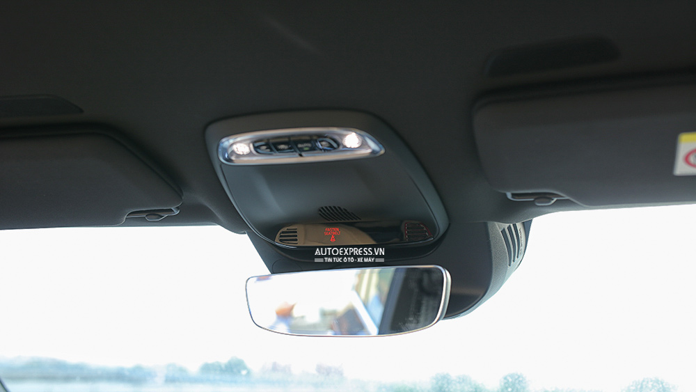 Gương chiếu hậu giữa Volvo XC90 Momentum
