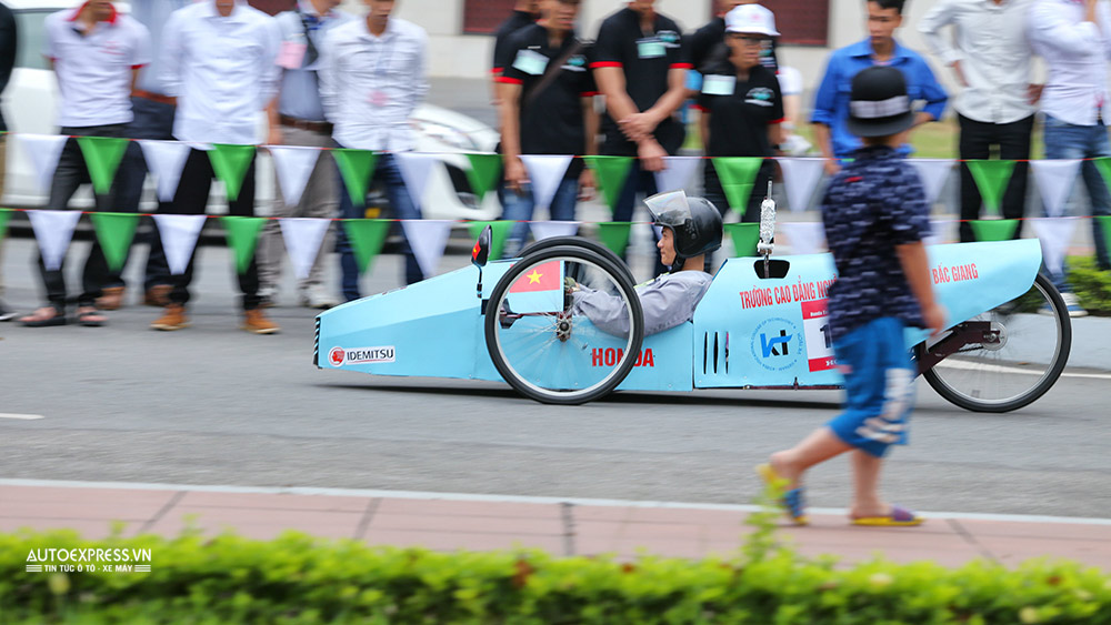 Đội vô địch cuộc thi và đội sinh viên có thành tích cao nhất sẽ đại diện Việt Nam tham gia tranh tài tại cuộc thi “Lái xe sinh thái- Tiết kiệm nhiên liệu Honda” tại Nhật Bản vào tháng 10/2017 với các quốc gia trên thế giới.