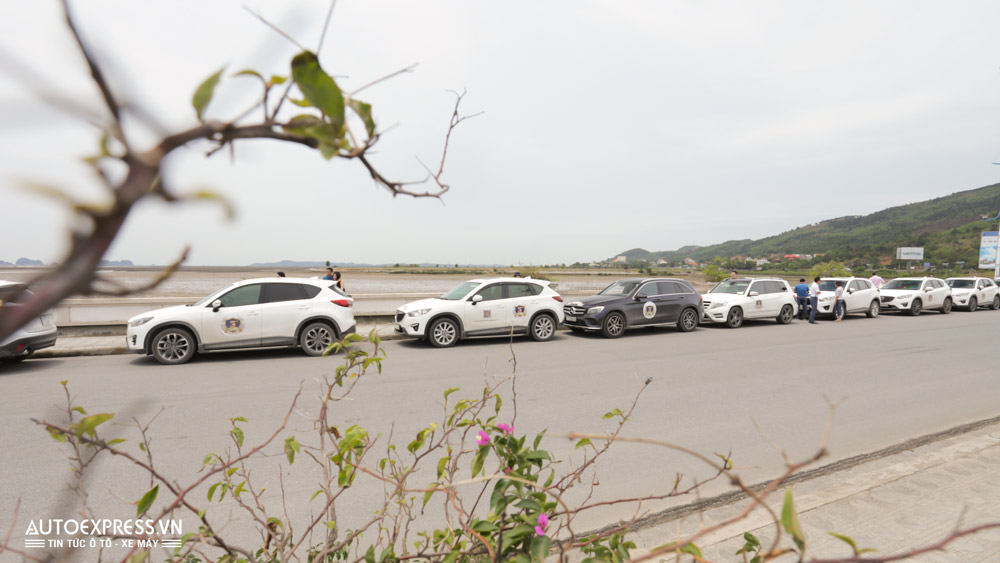 Đoàn xe Mazda CX-5 dừng chân tại Hạ Long