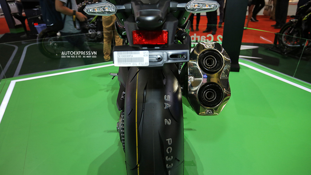 Kawasaki H2 Carbon 2017 được trang bị hệ thống kiểm soát lực kéo đa cấp độc quyền của Kawasaki