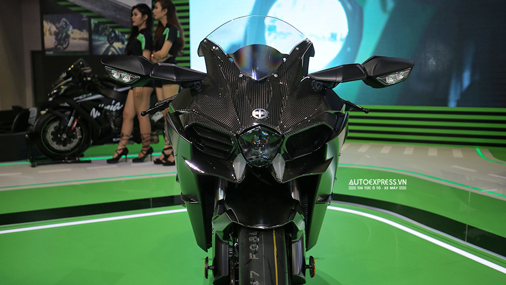 Kawasaki H2 Carbon 2017 đẹp mắt với phần mặt nạ được làm bằng chất liệu carbon