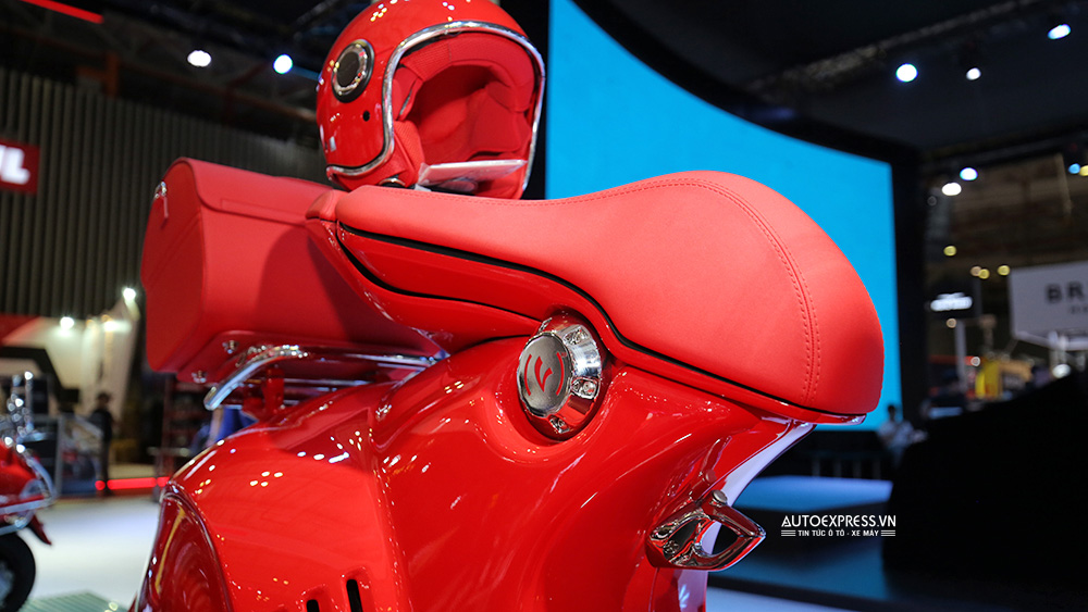 Xe tay ga Vespa 946 Red có phần yên được thiết kế mới so với phiên bản tiêu chuẩn