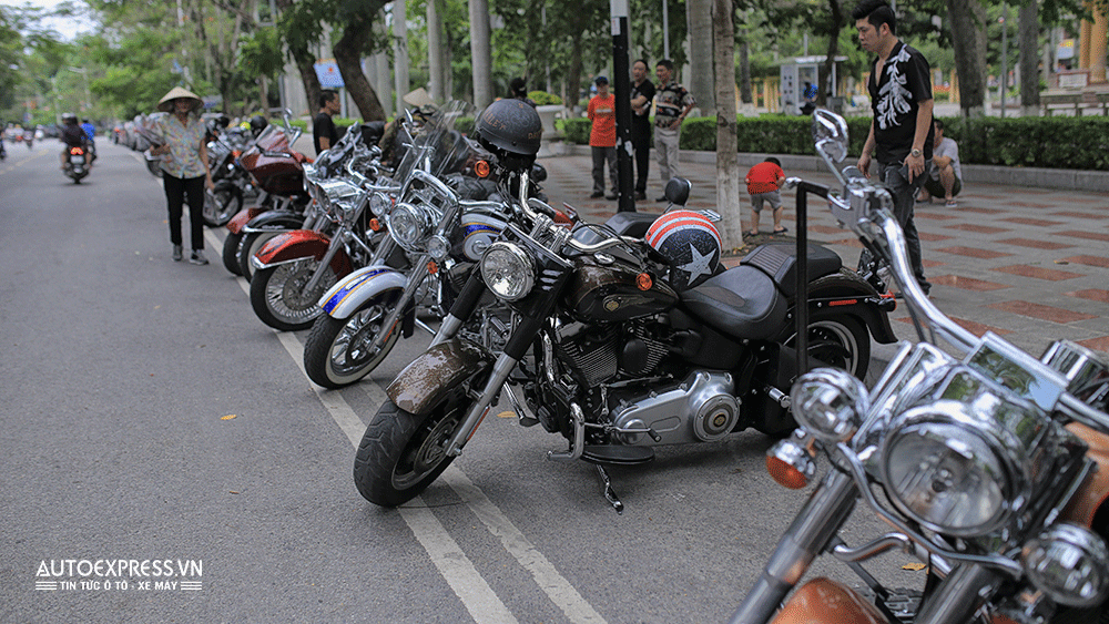 Dàn xe Harley-Davidson trên thành phố Hải Phòng