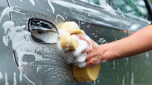 5 sai lầm phổ biến của chủ xe khi tự rửa ô tô tại nhà hình 2.