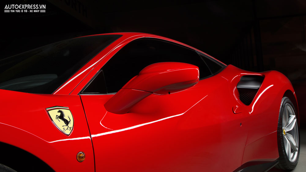 Gương chiếu hậu khá xe Ferrari 488 GTB