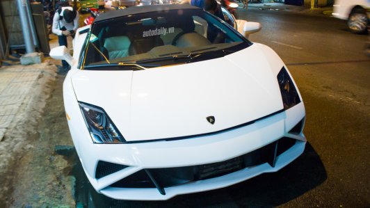 Siêu xe Lamborghini Gallardo mui trần lần đầu diễu phố tại Việt Nam