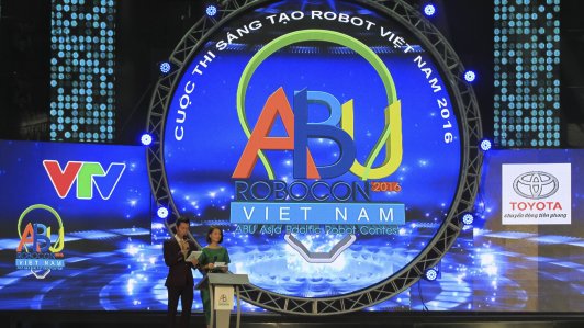 Toyota tiếp tục là nhà tài trợ chính cuộc thi Robocon Việt Nam 2016