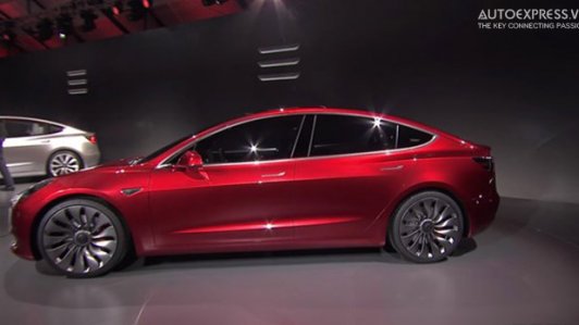 Tesla Motors ra mắt ô tô điện Model 3 có thể chạy liên tục hơn 300 km