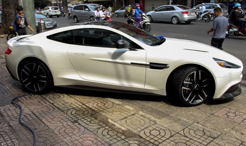 Cận cảnh Aston Martin Vanquish bản đặc biệt tại Việt Nam
