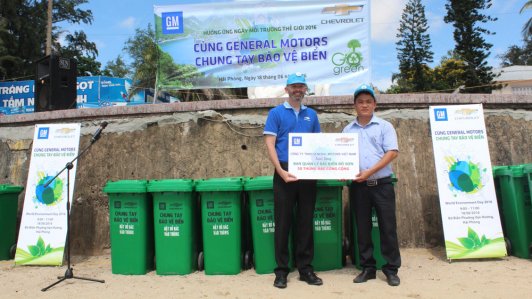 General Motors Việt Nam chung tay làm sạch bãi biển Đồ Sơn