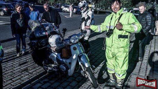 Chàng trai chạy Honda Super Cub vượt 18.000 km tới châu Âu