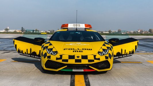 Lamborghini Huracan biến thành xe chuyên dụng cho sân bay Ý