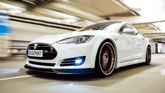Tesla Model S ‘hiếu chiến’ dẫn đoàn Formula E