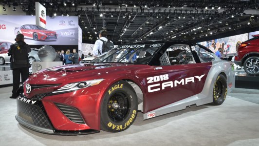 Toyota Camry 2018 bản đua NASCAR cực ngầu