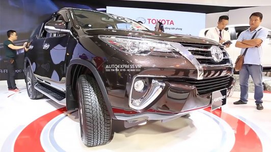 Toyota Fortuner thế hệ mới 2017 ra mắt khách Việt với giá từ 981 triệu đồng