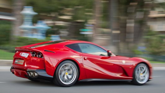 Siêu xe ‘nóng hổi’ nhất của Ferrari xuống phố