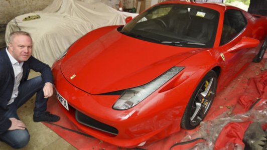 Sập ổ gà, chủ siêu xe Ferrari nhận đền bù lớn từ chính quyền