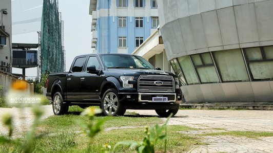 Soi kỹ "khủng long" làng bán tải Ford F-150 Limited 2017 giá 4 tỷ đồng vừa về Hà Nội