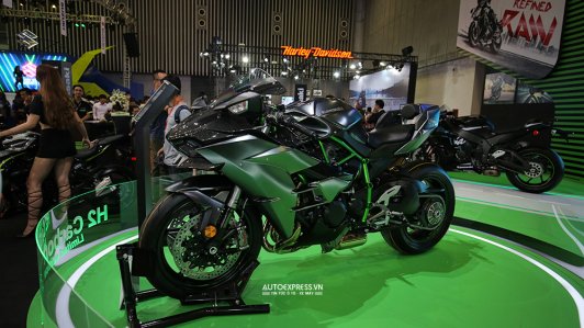 Cận cảnh siêu mô tô Kawasaki Ninja H2 Carbon độc nhất Việt Nam