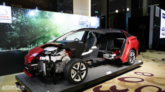 Toyota Prius mới - Xe công nghệ xanh Hybrid, tái tạo năng lượng đến Việt Nam