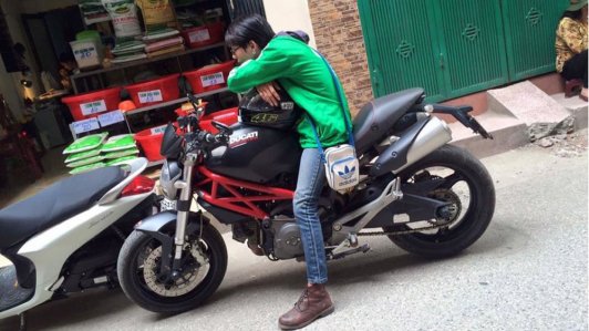 Phát sốt với hot boy 9x đem "quái xế" Ducati gần 300 triệu chạy... xe ôm