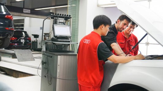 Chuyên gia Audi nổi tiếng thế giới đến chăm sóc xe tại Việt Nam